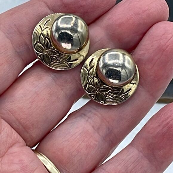 Vintage Karu ornate button style screw back earrings - Picture 5 of 9